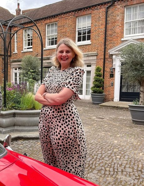 Naakte gelekte OnlyFans-foto van Catherine Southerton