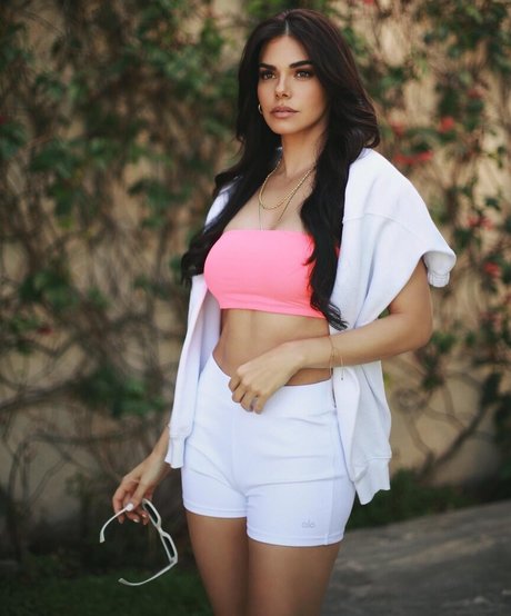 Naakte gelekte OnlyFans-foto van Livia Brito