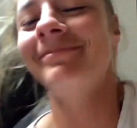 Naakte gelekte OnlyFans-foto van Danielle Wyatt  Jennifer Beattie