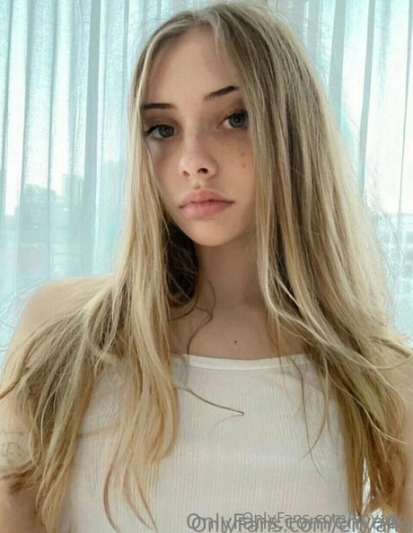 Naakte gelekte OnlyFans-foto van Enya4u