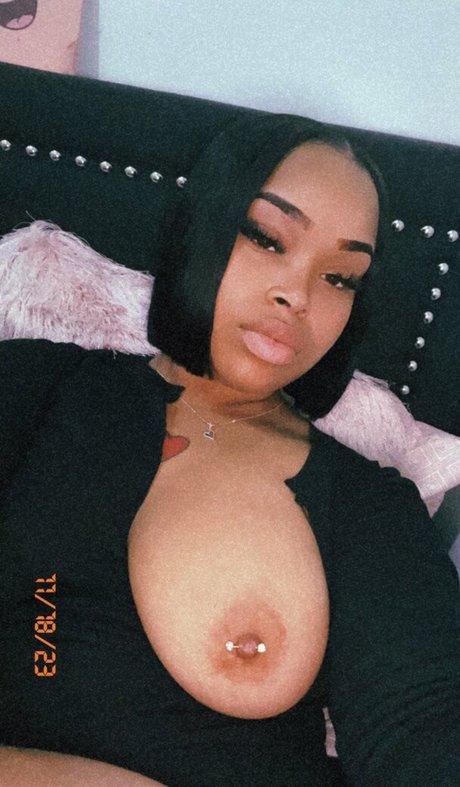 Naakte gelekte OnlyFans-foto van Theriahred