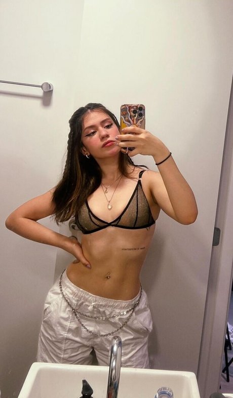 Naakte gelekte OnlyFans-foto van Maria Zb