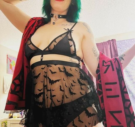 Naakte gelekte OnlyFans-foto van Curiouscreature