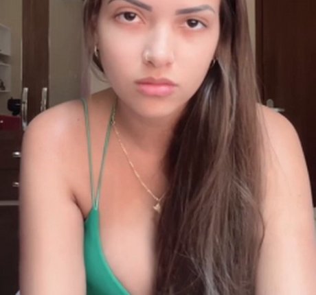 Naakte gelekte OnlyFans-foto van Larinha