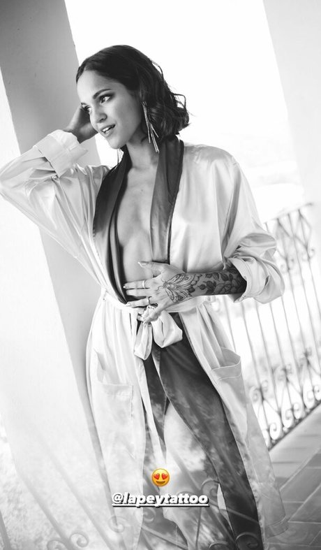 Naakte gelekte OnlyFans-foto van Lapeytattoo