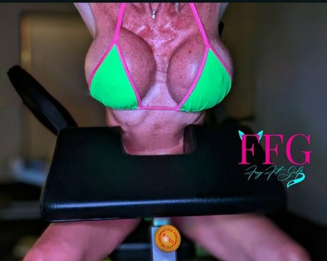 Naakte gelekte OnlyFans-foto van Summer Angel