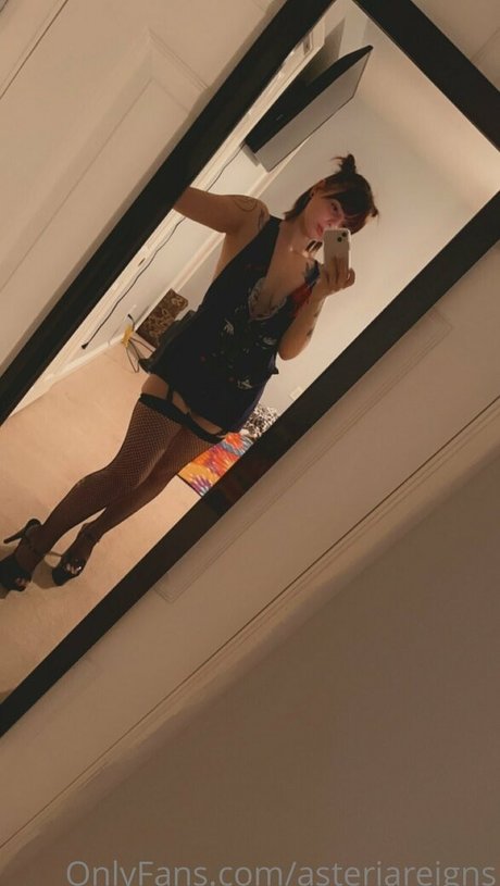 Naakte gelekte OnlyFans-foto van Asteriareigns