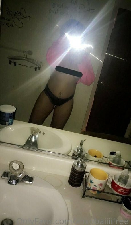 Naakte gelekte OnlyFans-foto van Xoxobaiiiifree