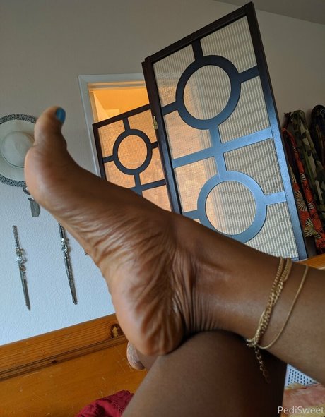 Naakte gelekte OnlyFans-foto van Pedisweet