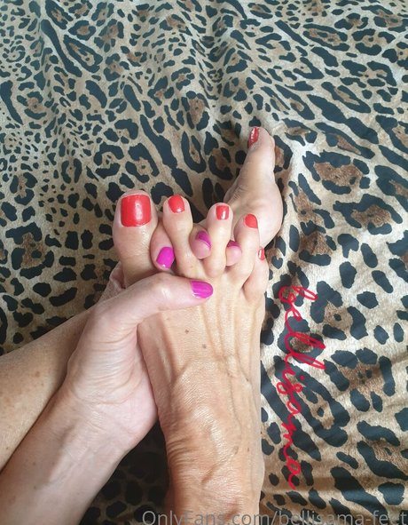 Naakte gelekte OnlyFans-foto van Bellisamafeet