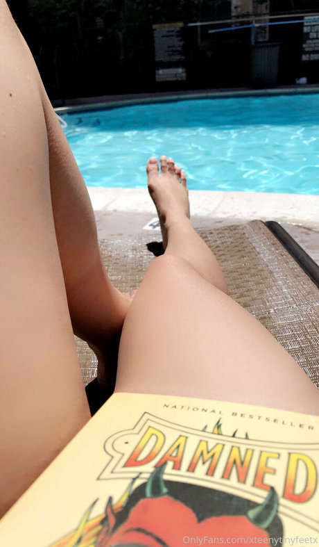 Xteenytinyfeetx