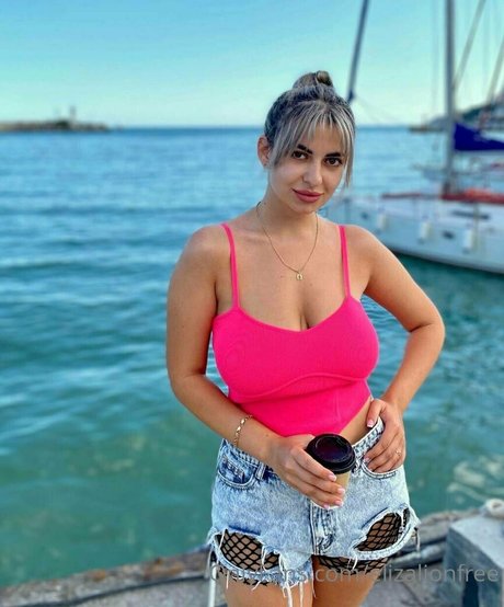 Naakte gelekte OnlyFans-foto van Candyadria