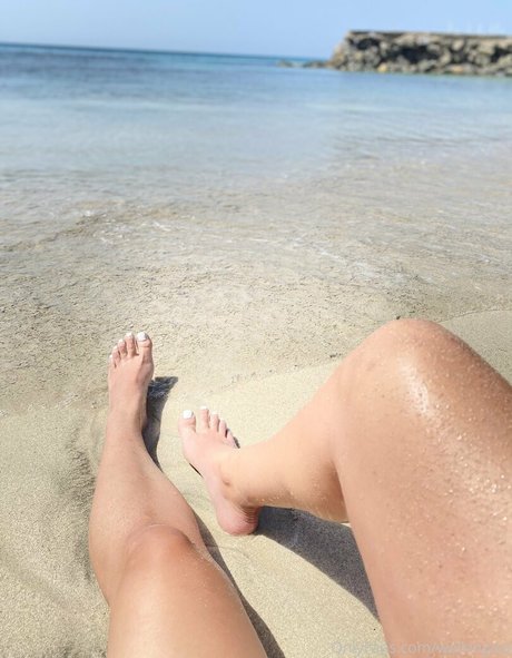 Naakte gelekte OnlyFans-foto van Walkingaia