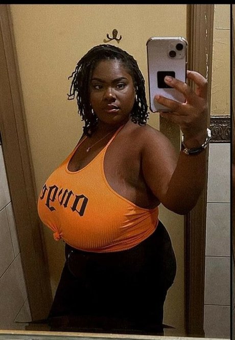Naakte gelekte OnlyFans-foto van Mj Melonz