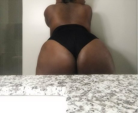 Naakte gelekte OnlyFans-foto van Dirtyyydeanna