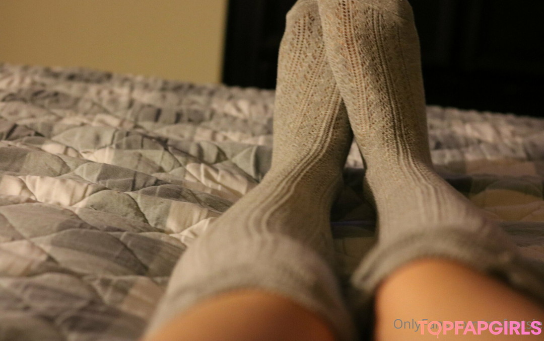 Naakte gelekte OnlyFans-foto van Msfeetsie #3 Naakte gelekte OnlyFans-foto van Msfeetsie #3