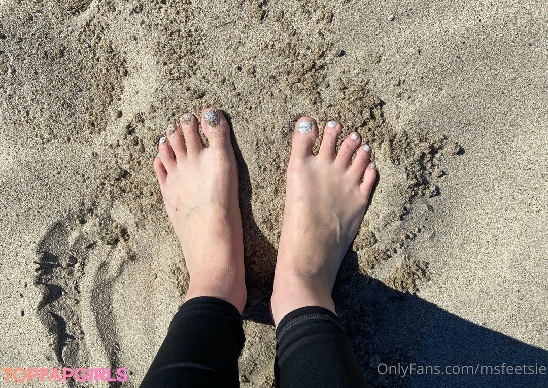 Naakte gelekte OnlyFans-foto van Msfeetsie #58 Naakte gelekte OnlyFans-foto van Msfeetsie #58