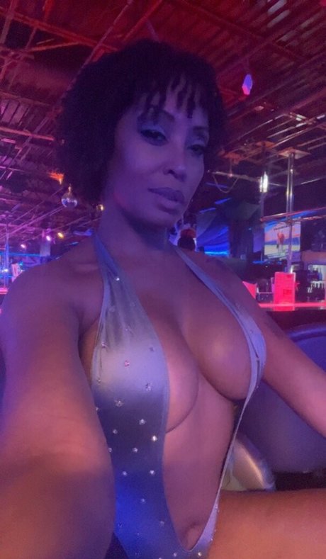Naakte gelekte OnlyFans-foto van Kisha Chavis