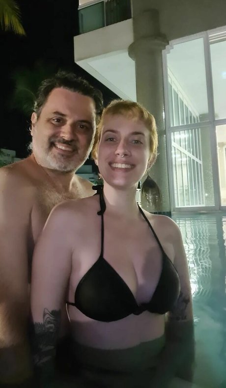 Naakte gelekte OnlyFans-foto van Bela Castelhonebella