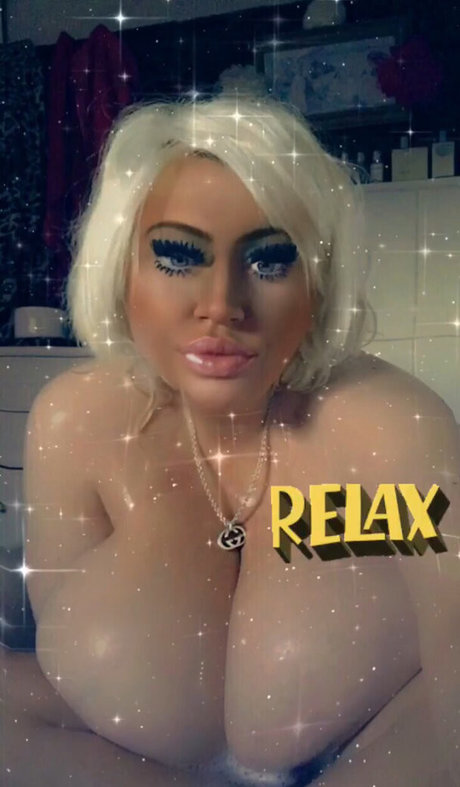 Naakte gelekte OnlyFans-foto van Amy Louise