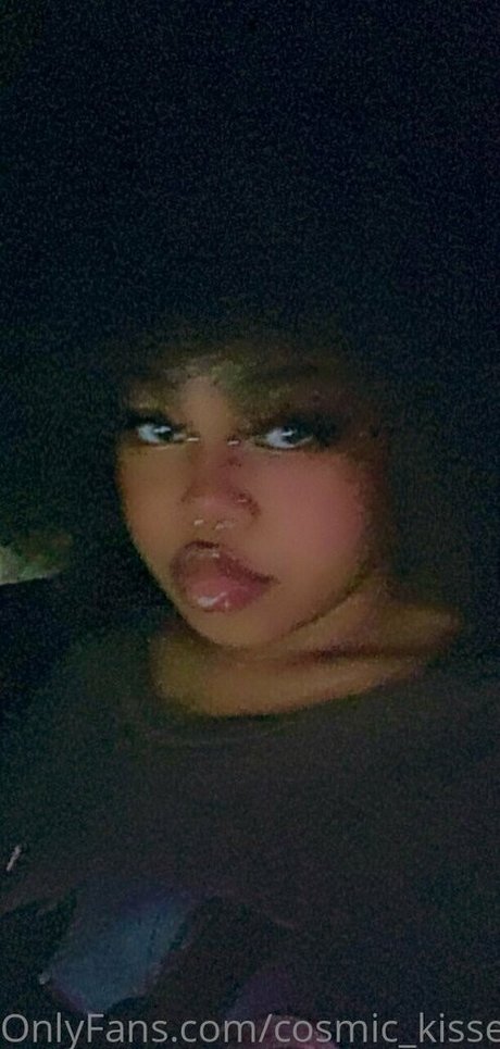 Naakte gelekte OnlyFans-foto van Cosmickisses20