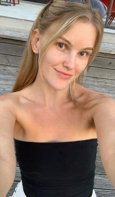 Naakte gelekte OnlyFans-foto van Curlylolly