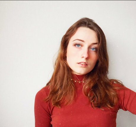 Naakte gelekte OnlyFans-foto van Leonie Christel