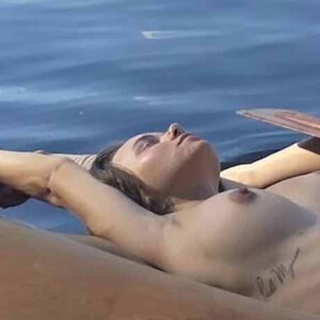 Naakte gelekte OnlyFans-foto van Milashiver