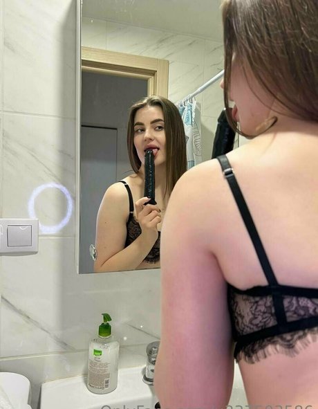 Naakte gelekte OnlyFans-foto van Loralove69