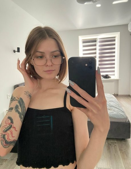 Naakte gelekte OnlyFans-foto van Milenaesco