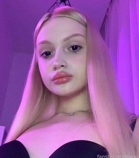 Naakte gelekte OnlyFans-foto van Krstntm  Diaqua