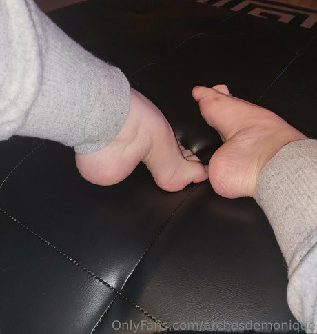 Naakte gelekte OnlyFans-foto van Archesdemonique