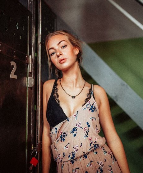 Naakte gelekte OnlyFans-foto van Hedwigtr
