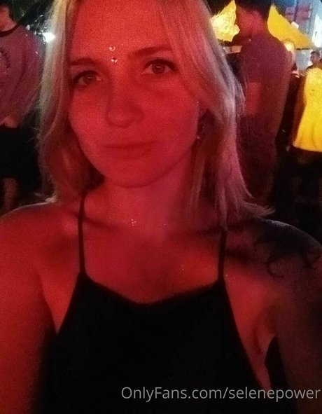 Naakte gelekte OnlyFans-foto van Selenepower