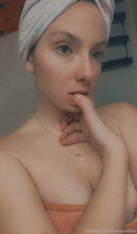 Naakte gelekte OnlyFans-foto van Lionesskitten