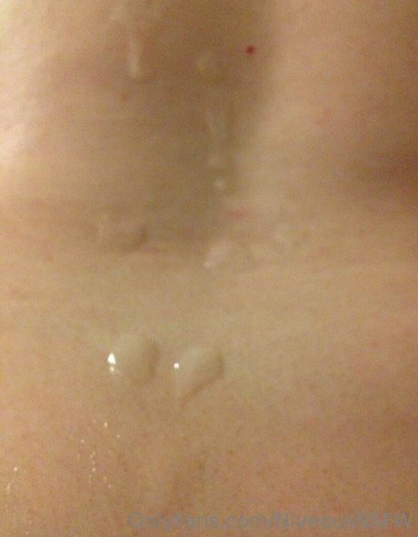 Naakte gelekte OnlyFans-foto van Niveousnsfw