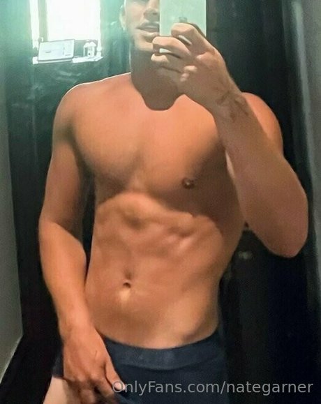 Naakte gelekte OnlyFans-foto van Nategarner