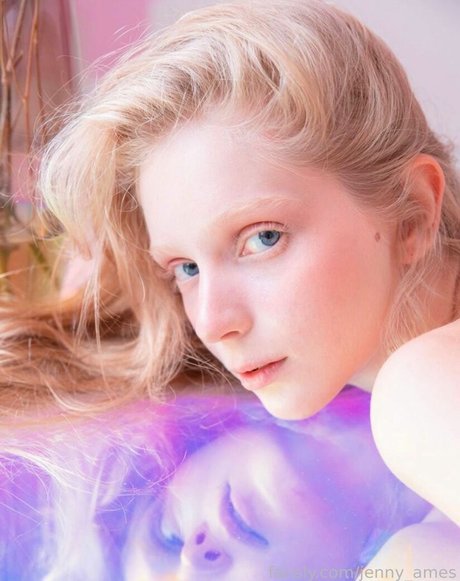 Naakte gelekte OnlyFans-foto van Jenny Ames