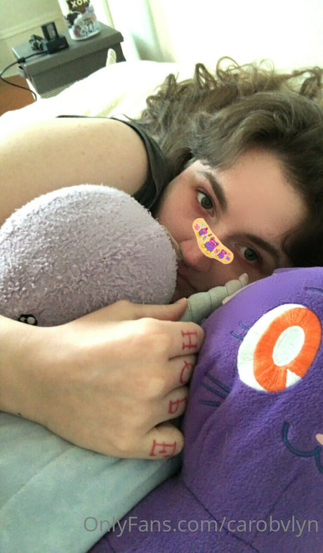 Naakte gelekte OnlyFans-foto van Carobvlyn