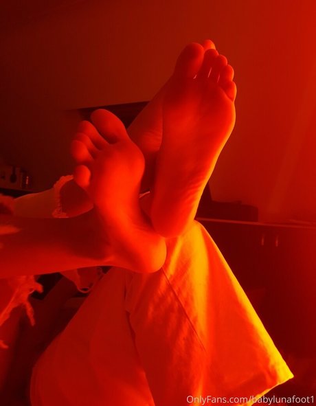 Babylunafoot1