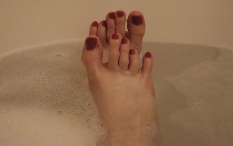 Theselilpiggie6