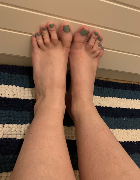 Theselilpiggie6