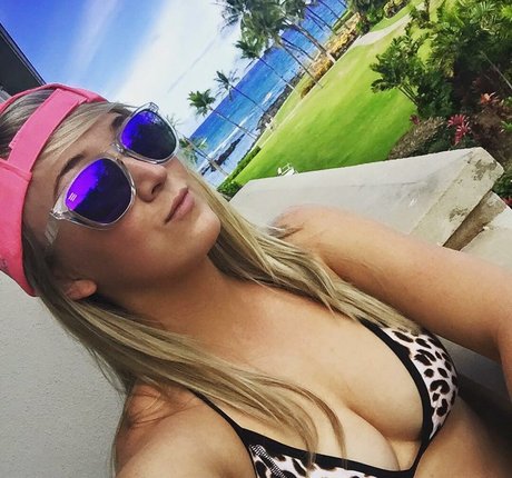 Naakte gelekte OnlyFans-foto van Meghan Mccarthy