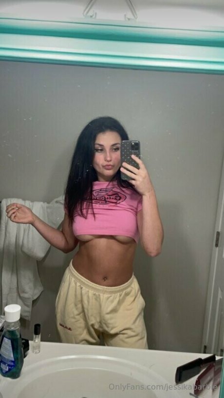 Naakte gelekte OnlyFans-foto van Jessikabarbie