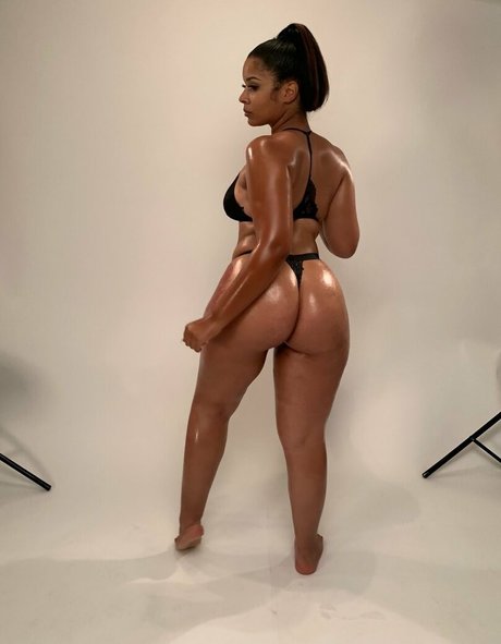Naakte gelekte OnlyFans-foto van Ciinderchella