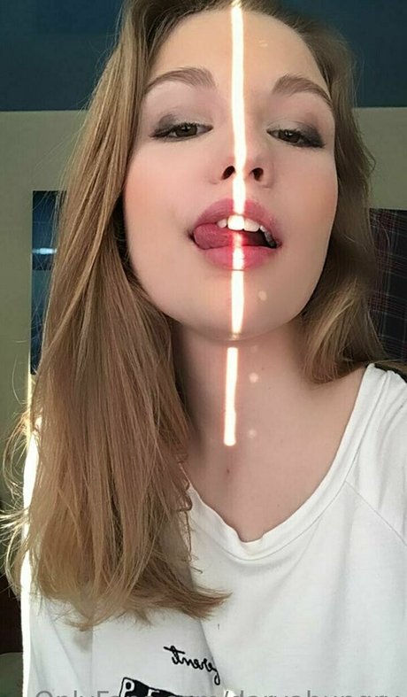Naakte gelekte OnlyFans-foto van Annacherry1