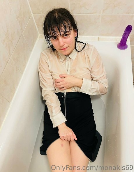 Naakte gelekte OnlyFans-foto van Monakis69