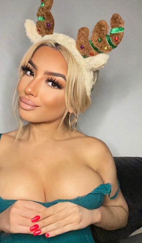 Naakte gelekte OnlyFans-foto van Luxuryysana Mym
