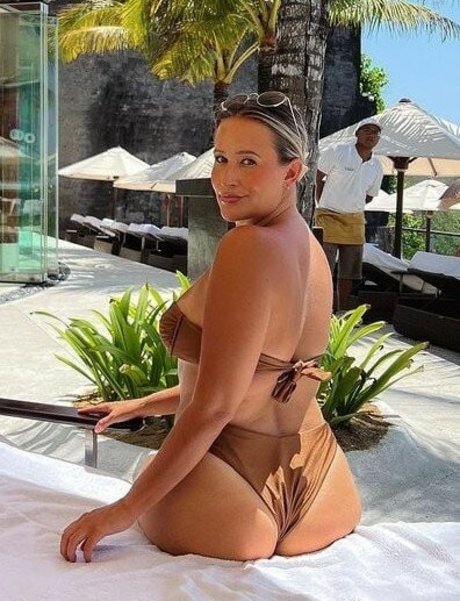 Naakte gelekte OnlyFans-foto van Alana