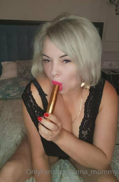 Naakte gelekte OnlyFans-foto van Innamommyy